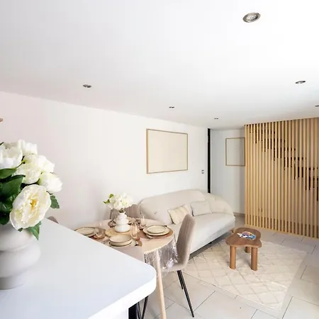 Destination Elegance Vieil Apartment